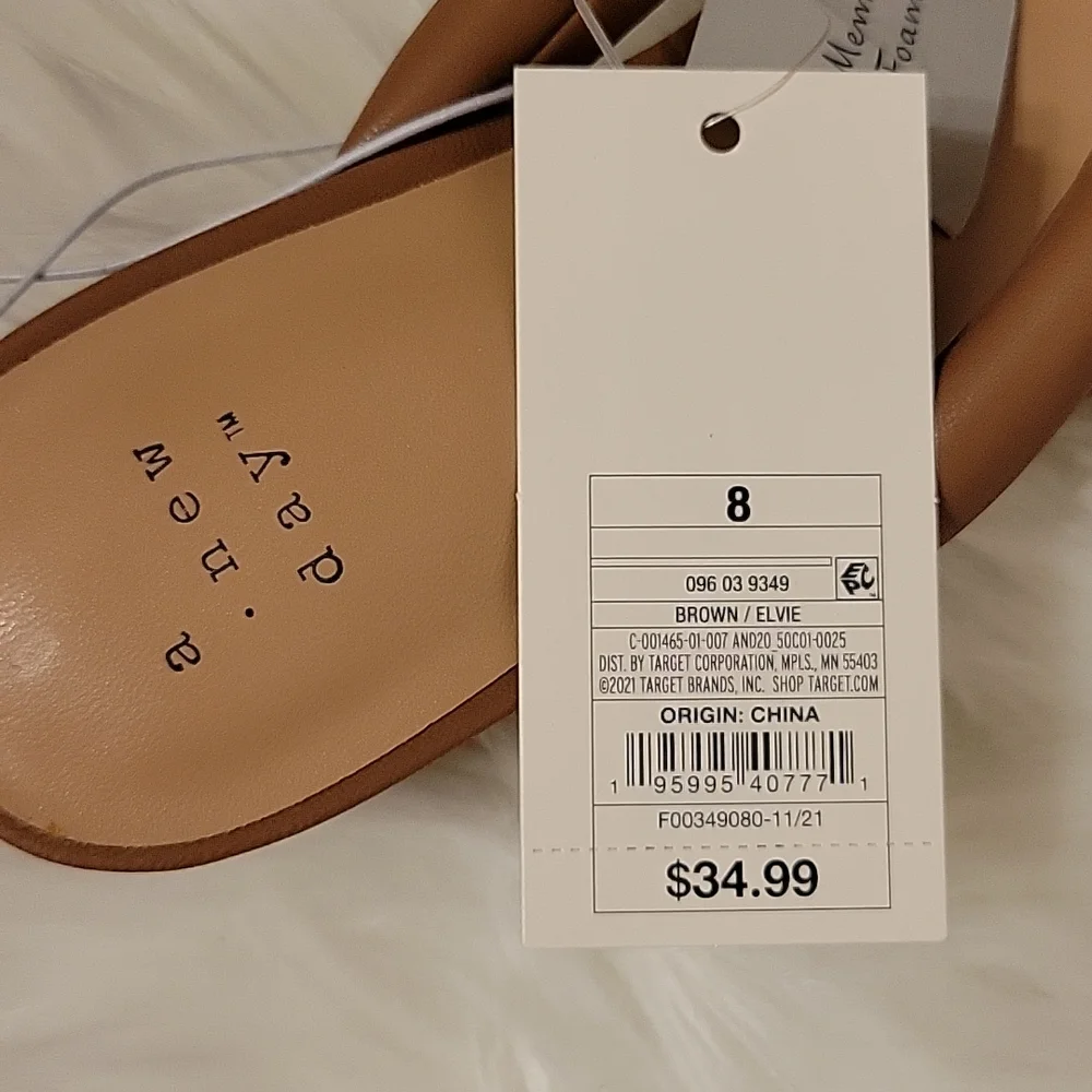 A New Day Elvie Round Heel Sandals Brown Memory Foam insole padded strap 8 New… - Picture 9 of 11